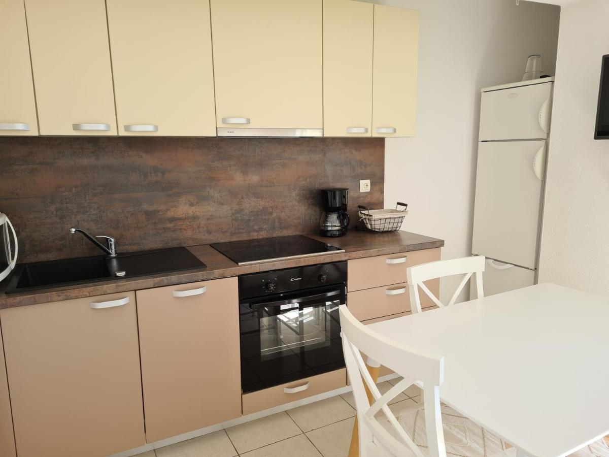 Apartments Linda Palit Экстерьер фото